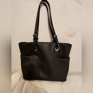 Michael Kors Jet Set logo wallet black silver